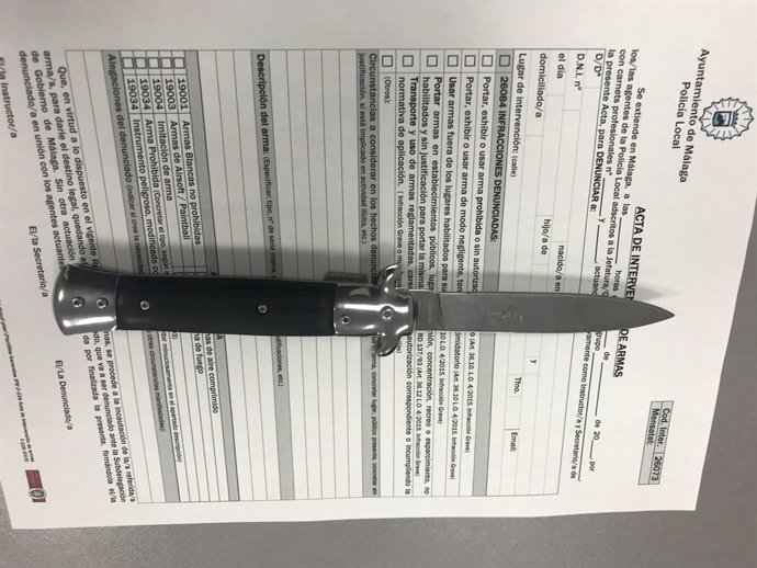Navaja semiautomática incautada por la Policía Local a dos menores de edad 13 añ