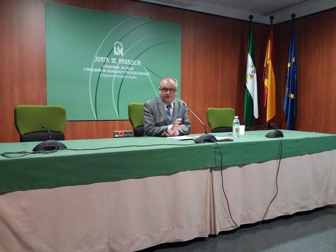 El delegado de Salud en Huelva, Rafael López.