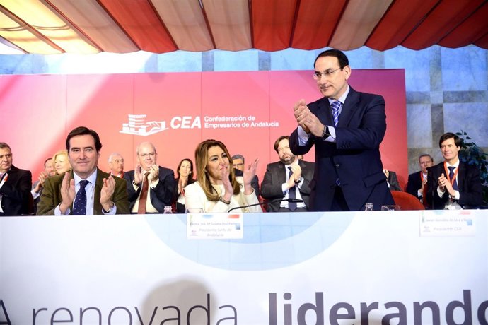 González de Lara junto a Susana Díaz tras ser reelegido presidente de la CEA