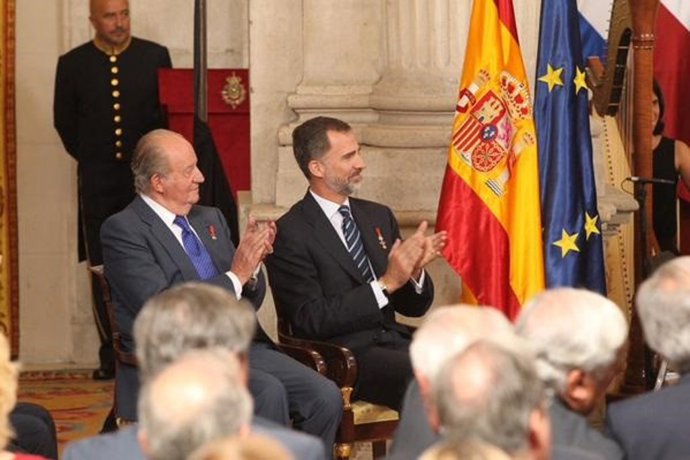 Los Reyes don Juan carlos y Felipe VI
