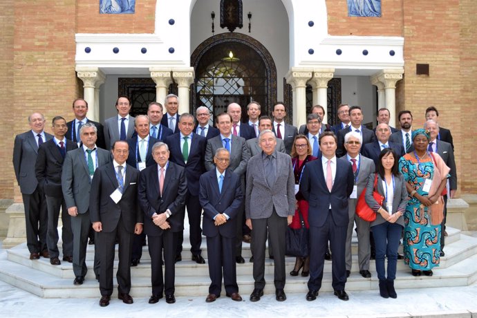 Miembros del Consejo Asesor Internacional de Política de Empresa