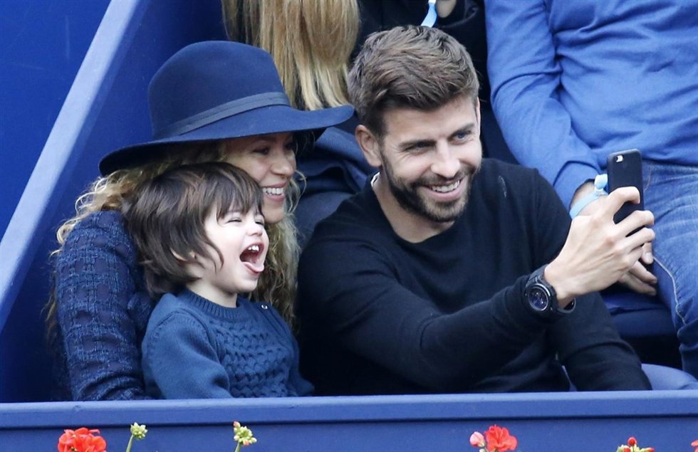  Shakira, Gerard Pique Y Su Hijo Milan 