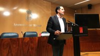 Aguado dice que Cifuentes "se está hundiendo en arenas movedizas" y acusa a PSOE y Podemos de querer "ocupar la silla" 
