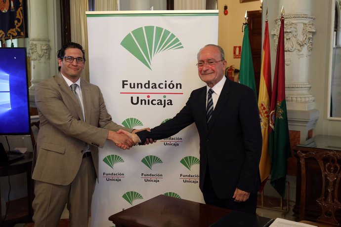 Rafael Muñoz, de Fundación Unicaja, y Francisco de la Torre, alcalde