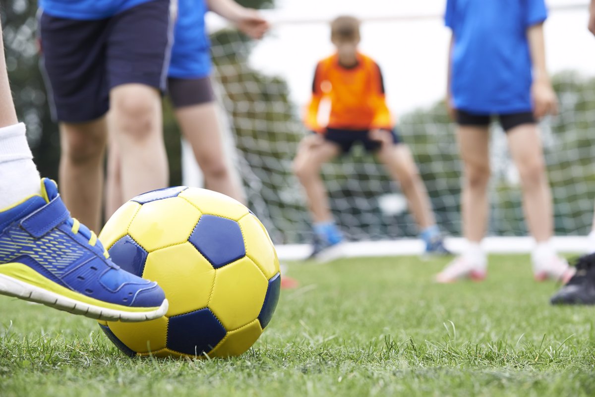 El calentamiento 11 + Kids reduce las lesiones en el fútbol infantil
