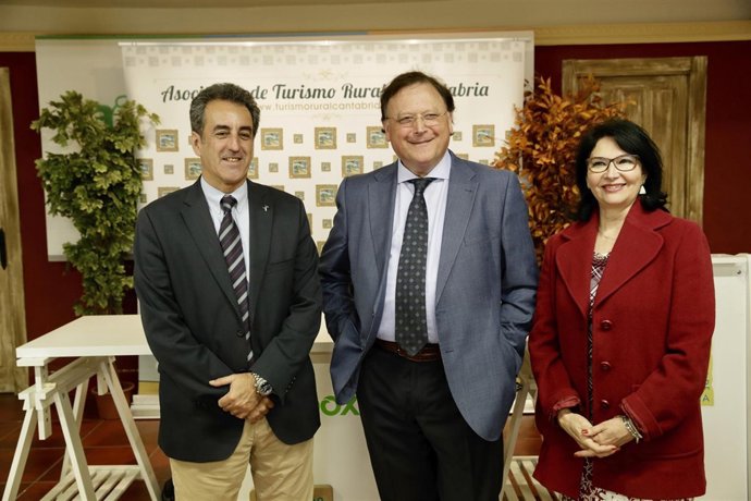 13:00.- C/ San Celedonio, 40. Santander. El Consejero De Innovación, Industria, 