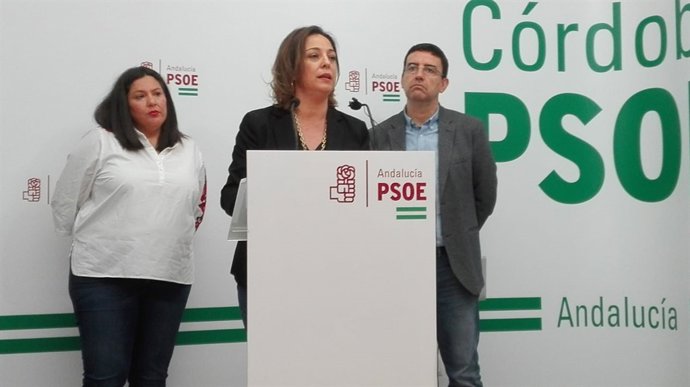 Ambrosio interviene, entre Amo y Jiménez