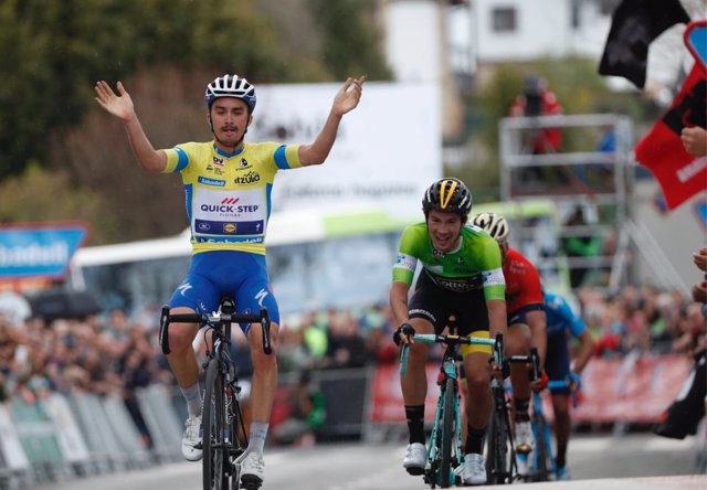 Alaphilippe repite victoria y se asienta al frente de la Vuelta al País Vasco