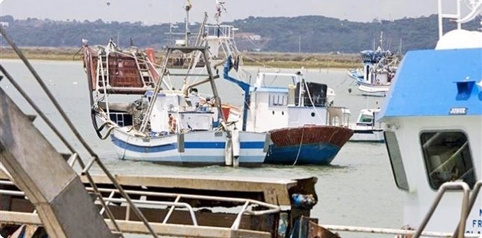 Barco de chirla en Punta Umbría (Huelva).