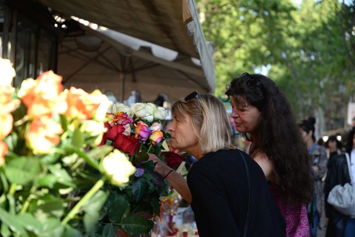 Roses a La Rambla per Sant Jordi