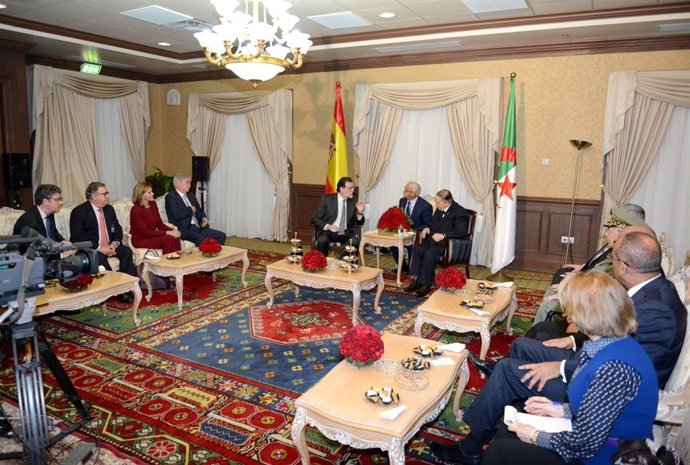 Rajoy, recibido por el presidente argelino