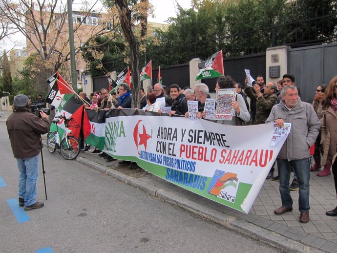 Manifestación prosaharaui ante la Embajada marroquí en Madrid