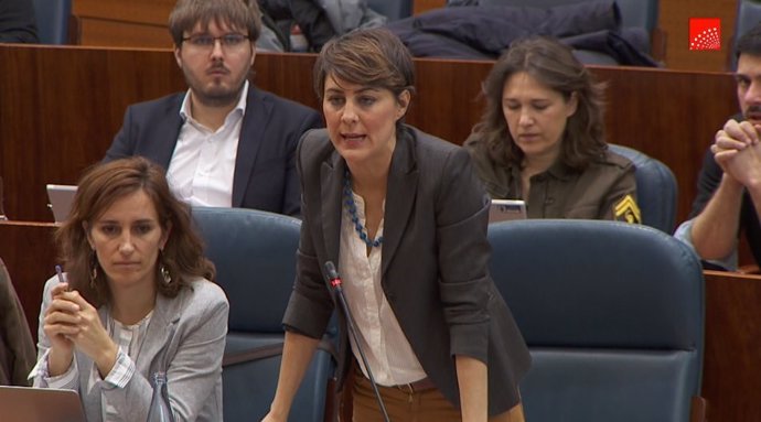 La portavoz de Podemos, Lorena Ruiz-Huerta, durante el Pleno de la Asamblea