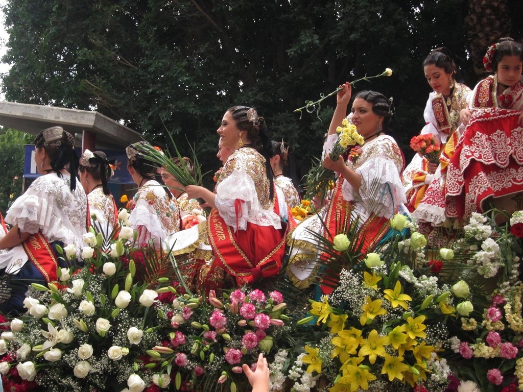 El desfile de la �Batalla de las Flores� inundará este El desfile de la �Batalla de las Flores� inundará este