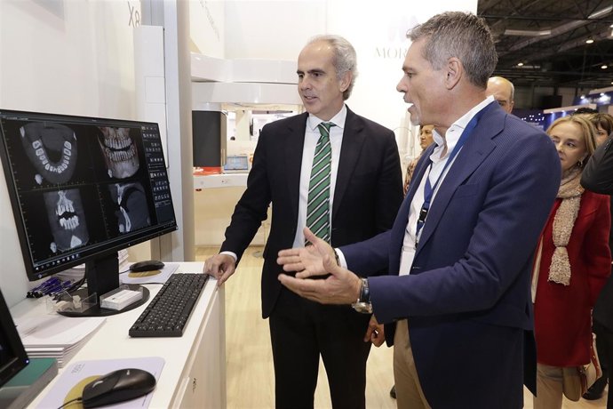 Ruiz Escudero Visita El Salón Internacional De Equipos, Productos Y Servicios De