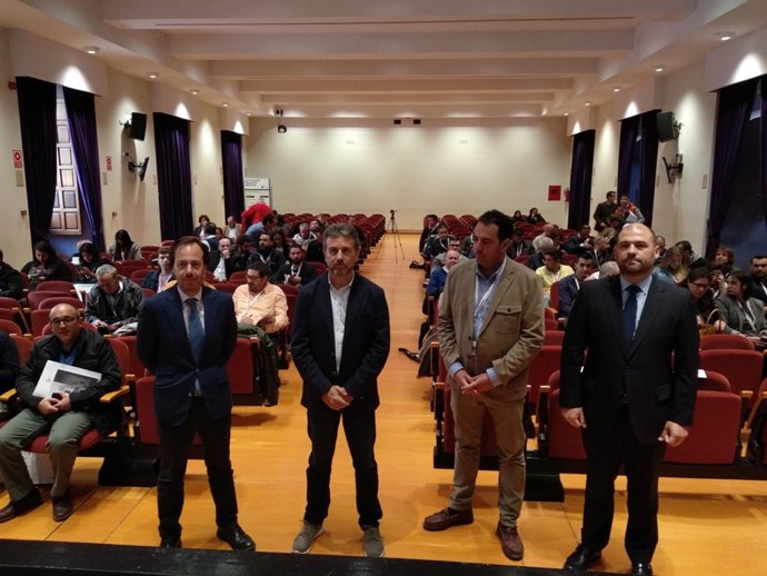 Sánchez (segundo por la izda.), en la inauguración del encuentro