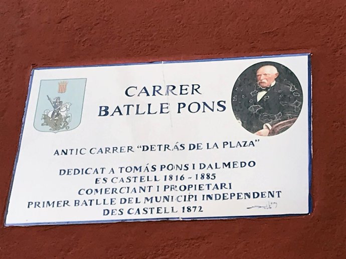 Es Castell amplia la información de las placas de varias calles