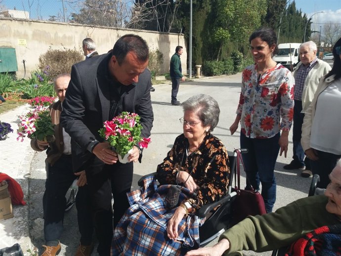 Mayores celebran la llegada de la primavera