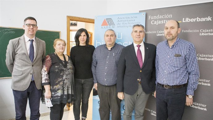 Firma convenio Fundación Cajastur AADEM