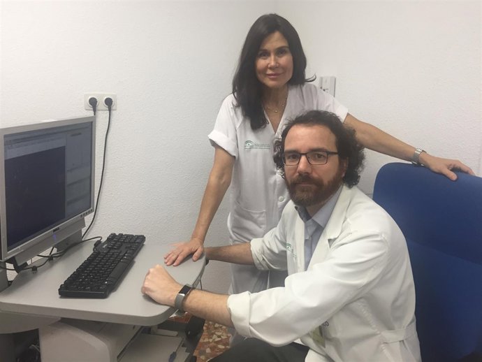 Los doctores Carmen Menendez y Manuel Ramos del Virgen Macarena