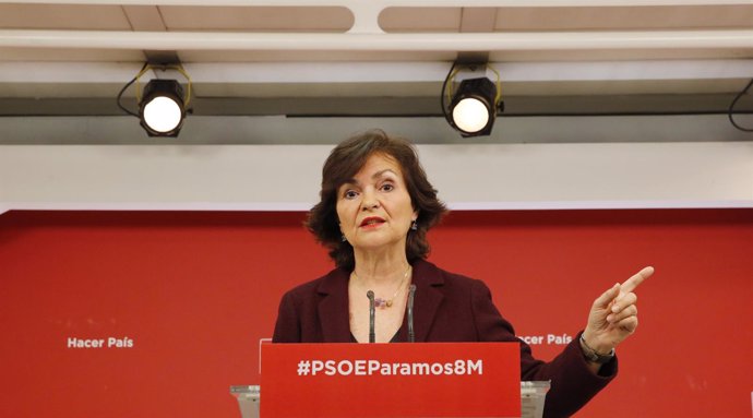 Archivo - La secretaria de Igualdad, Carmen Calvo, en rueda de prensa en Ferraz 