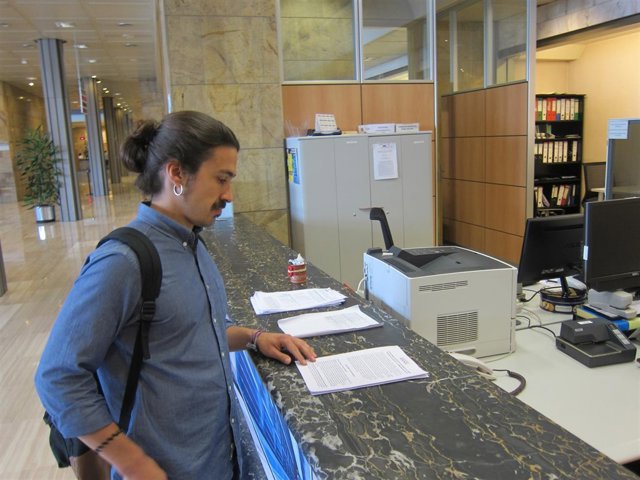   El Diputado De Podemos Asturias En La Junta General Andrés Fernández Vilanova.