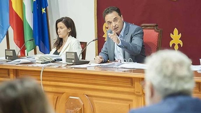 Pepe Ortiz alcalde Torremolinos, el PP presenta querella por prevaricación pleno