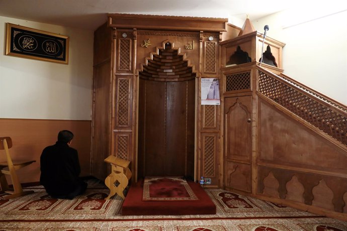 Interior de una mezquita en Berlín