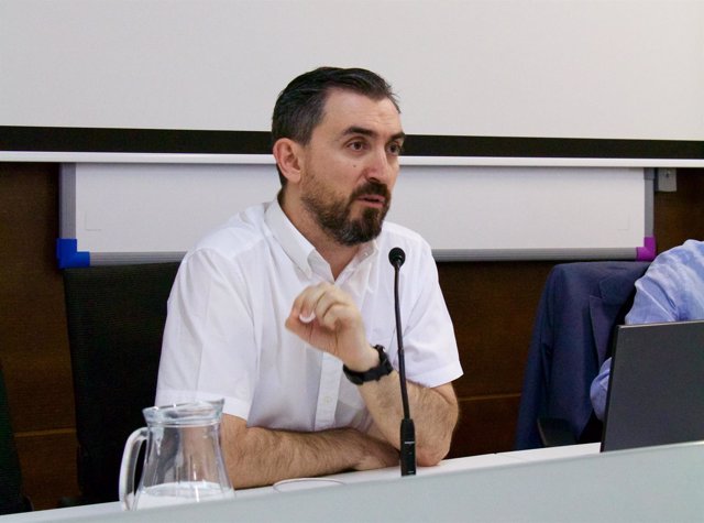 El periodista Ignacio Escolar en los cursos de verano de la UPO