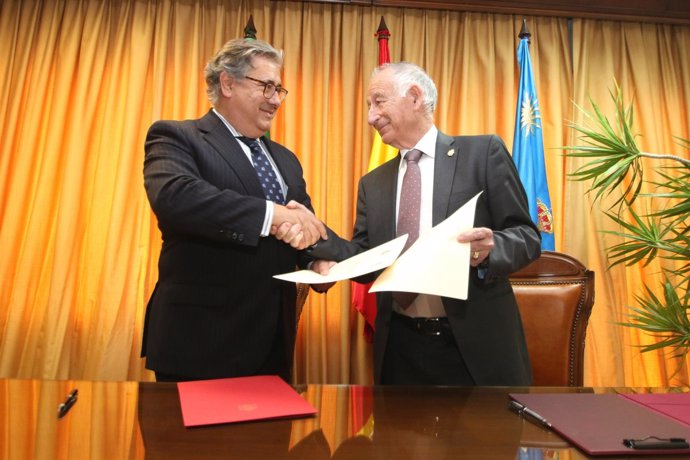 El ministro del Interior y el alcalde de Roquetas de Mar 