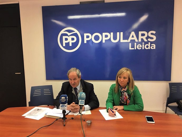 José Ignacio Llorens y la Presidenta del PP en Lleida Marisa Xandri