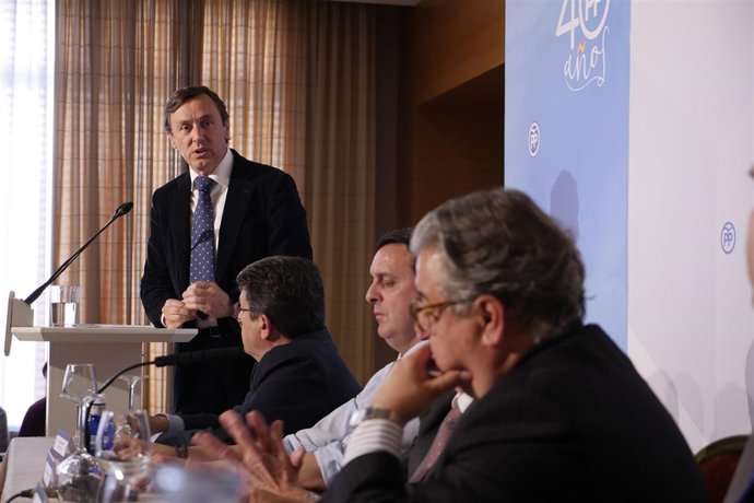 Hernando interviene en la junta directiva del PP de Almería