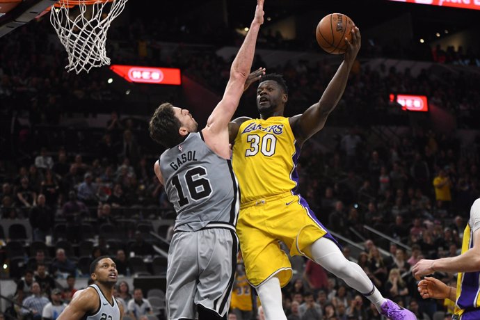 Pau Gasol San Antonio Spurs Los Angeles Lakers Julius Randle