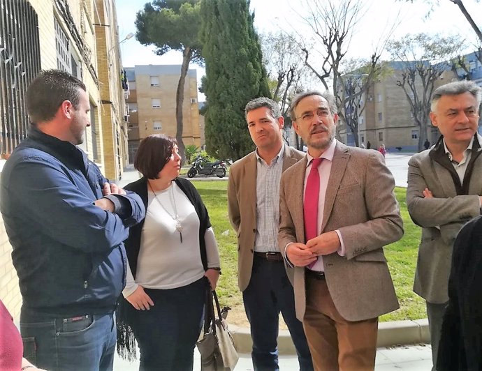 Felipe López visita obras en Rota