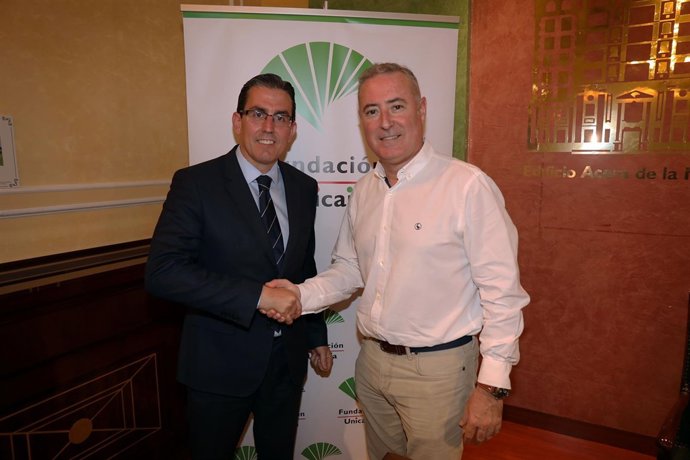 Sergio Corral Fundación Unicaja con el presidente del Colegio de Economistas de 