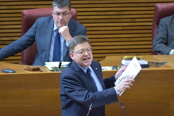 Ximo Puig en las Corts Valencianes 