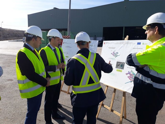 Javier Celdrán en su visita al Centro de Tratamiento de Residuos de Lorca
