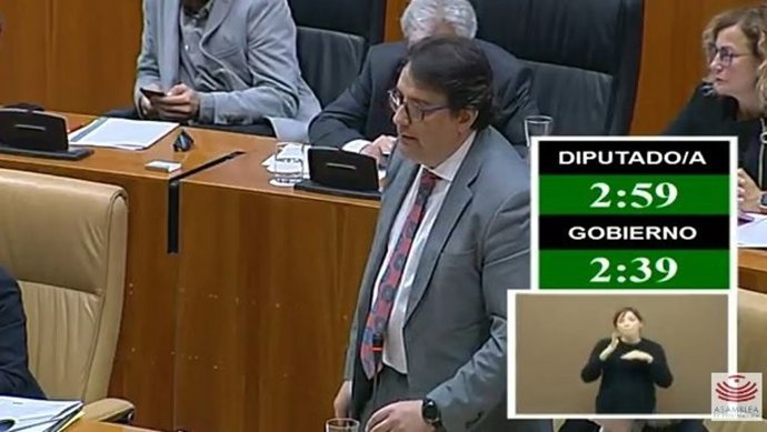 Vergeles durante la sesión plenaria en la Asamblea de este jueves