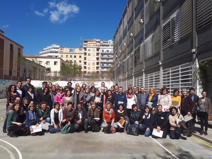 Foto de familia de administraciones, instituciones y escuelas de Magnet