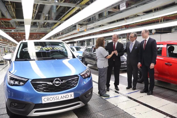 Acto de salida de la unidad 13 millones de la planta de Opel Figueruelas.
