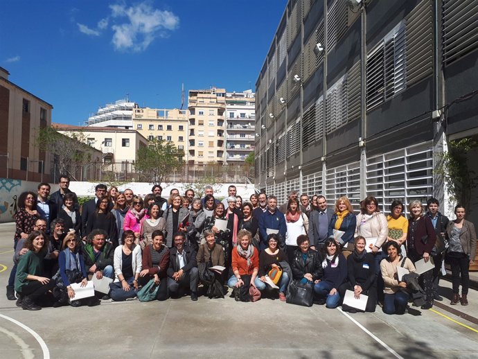 Foto de família d'administracions, institucions i escoles de Magnet