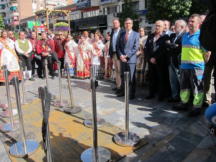 Imagen de la concentración en el entorno de la escultura calcinada         