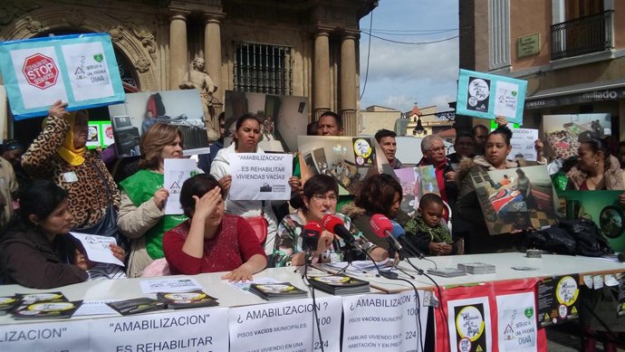 Rueda de prensa de la PAH en Pamplona