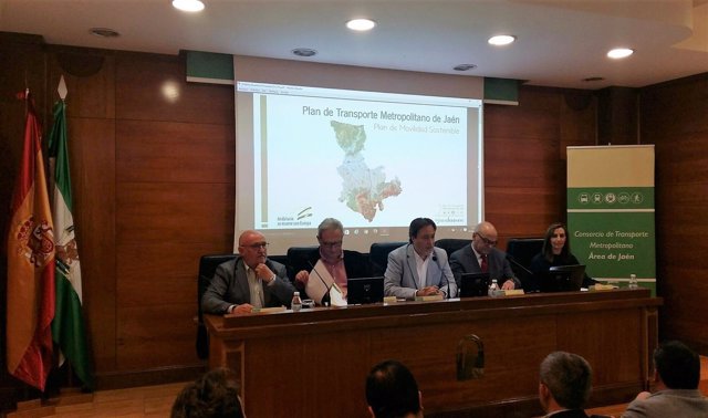 Reunión sobre el nuevo Plan de Transporte Metropolitano de Jaén.