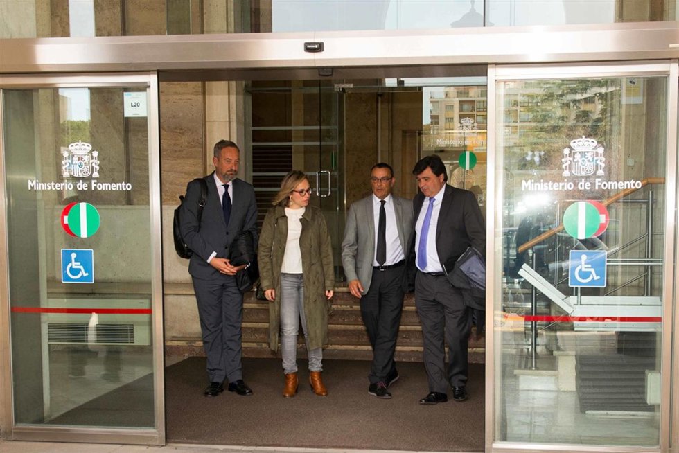 5.4.18 Nota Y Fotos Ayto Huelva (Reunión Ministerio Fomento)