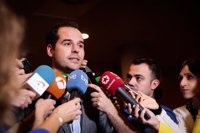 Ciudadanos tomará una "decisión" si se confirma que la profesora del tribunal de Cifuentes no firmó el acta