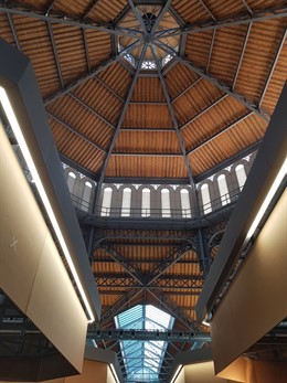 Interior del Mercat de Sant Antoni abans de la reobertura