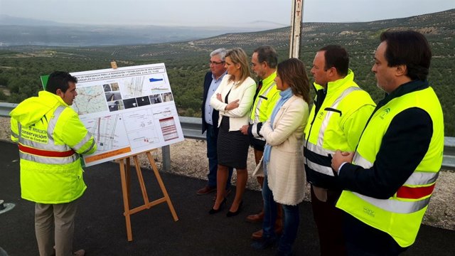 Visita a las obras de emergencia en la autovía A-316.