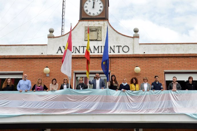 Bandera trans en Azuqueca
