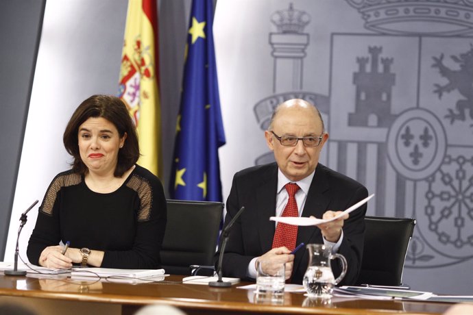 Soraya Sáenz de Santamaría yCrístobal  Montoro tras el Consejo de Ministros